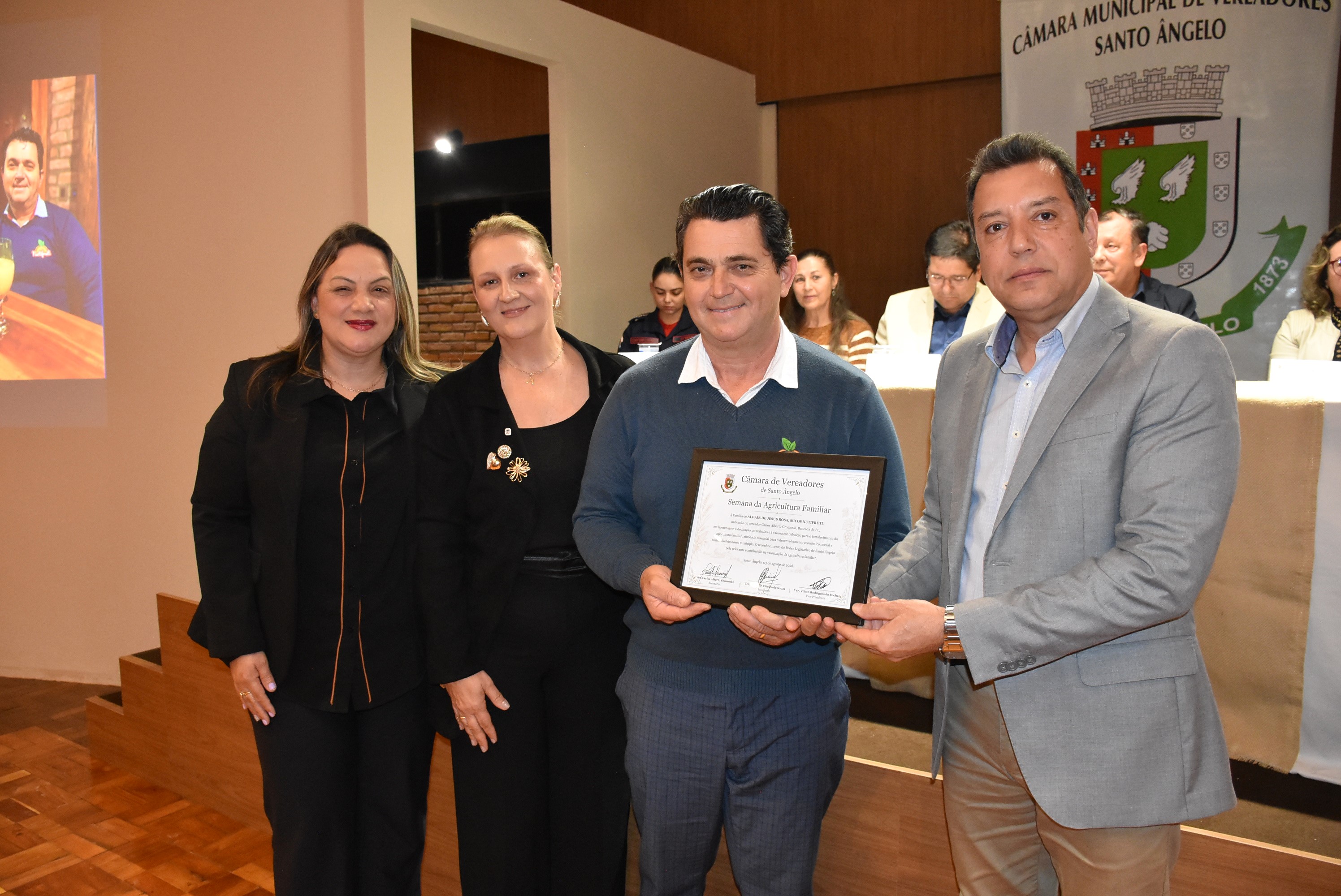 Sessão Solene da Câmara de Vereadores homenageia agricultores durante a Semana da Agricultura Familiar