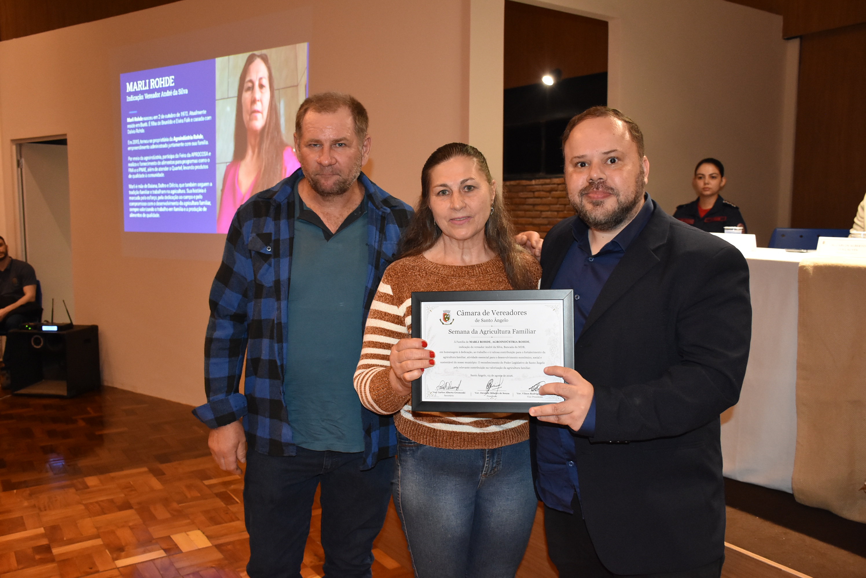 Sessão Solene da Câmara de Vereadores homenageia agricultores durante a Semana da Agricultura Familiar