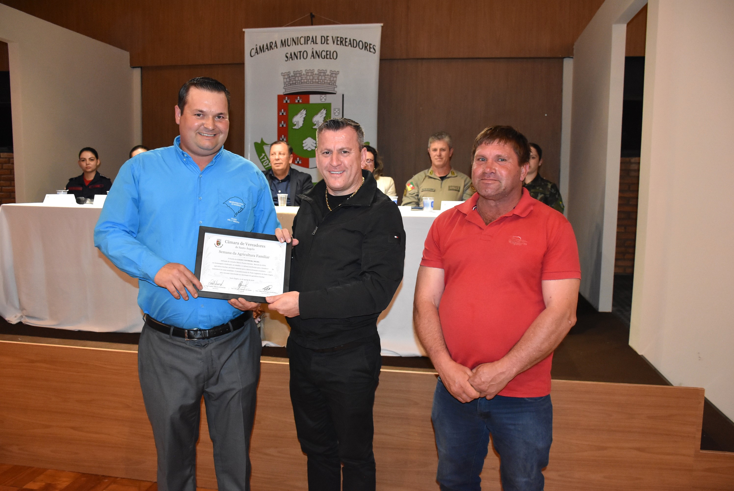 Sessão Solene da Câmara de Vereadores homenageia agricultores durante a Semana da Agricultura Familiar
