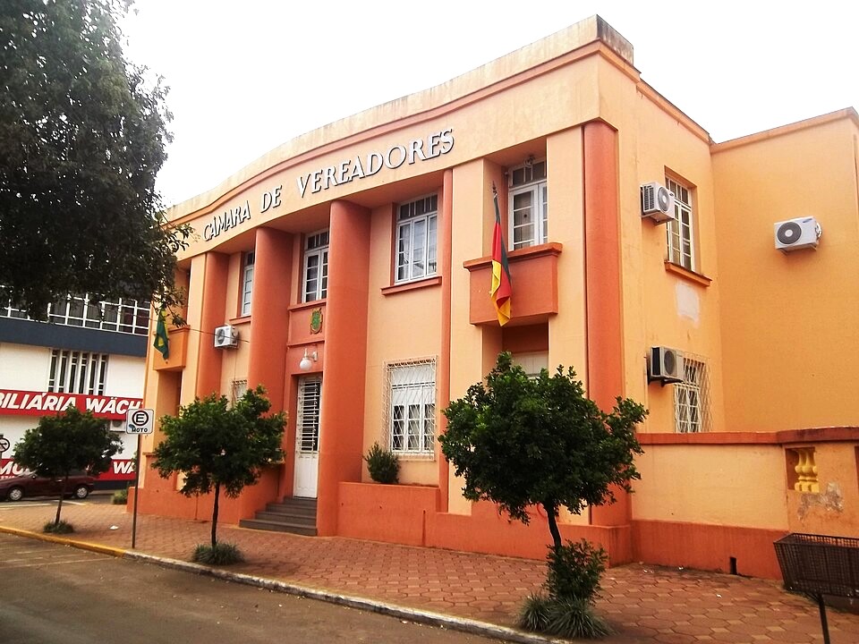 Câmara de Vereadores realiza Sessão Solene em homenagem ao Dia do Professor e Diploma Paulo Freire