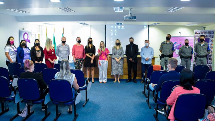 PODER LEGISLATIVO PRESTIGIA CAPACITA&Ccedil;&Atilde;O DE AGENTES DE ATENDIMENTO &Agrave; MULHER.
