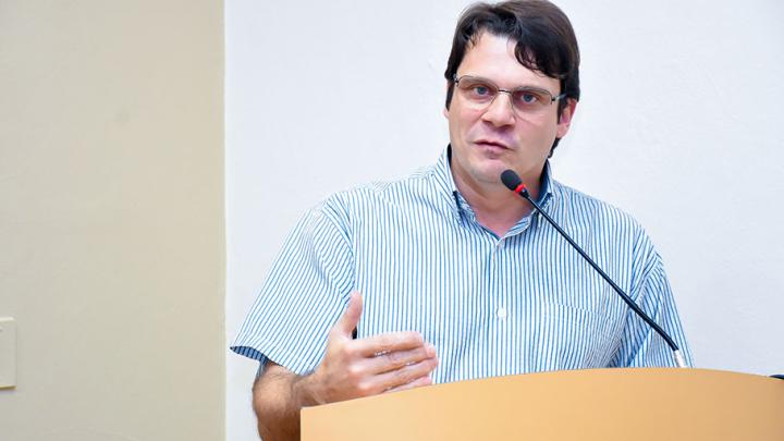 Encaminhado ao Executivo projeto que inclui s&iacute;mbolo autista nas placas de atendimento priorit&aacute;rio
