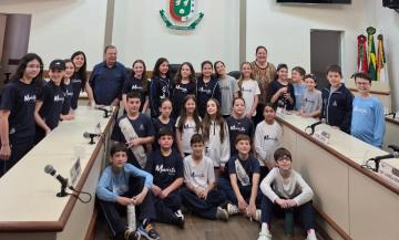 C&acirc;mara recebe alunos do Col&eacute;gio Marista em atividade de educa&ccedil;&atilde;o para a cidadania
