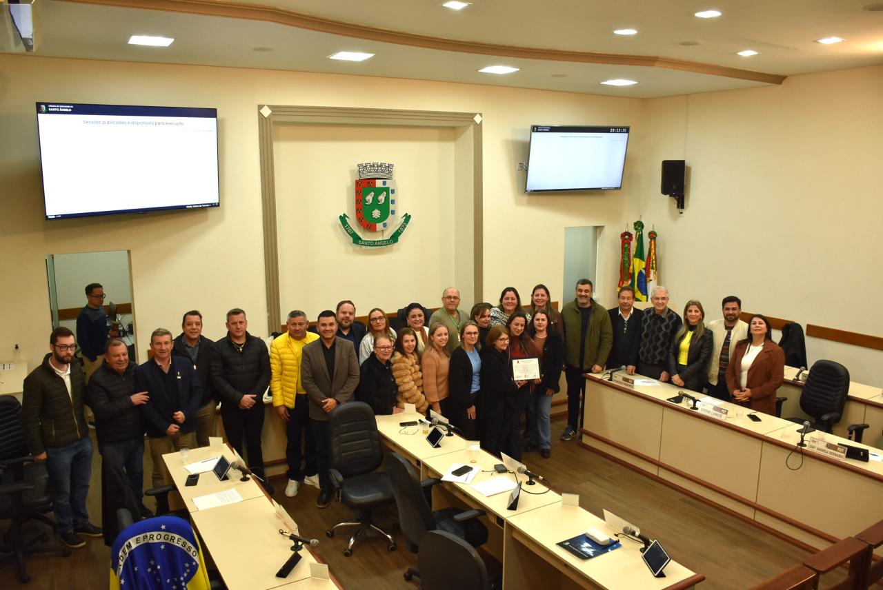 C&acirc;mara de Vereadores presta homenagem &agrave;s vacinadoras de Santo &Acirc;ngelo por conquista do Selo Prata estadual
