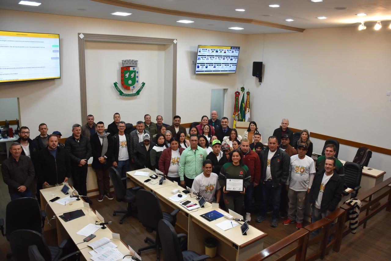 C&acirc;mara de Vereadores presta homenagem aos 30 anos da Cooperativa Ecos do Verde
