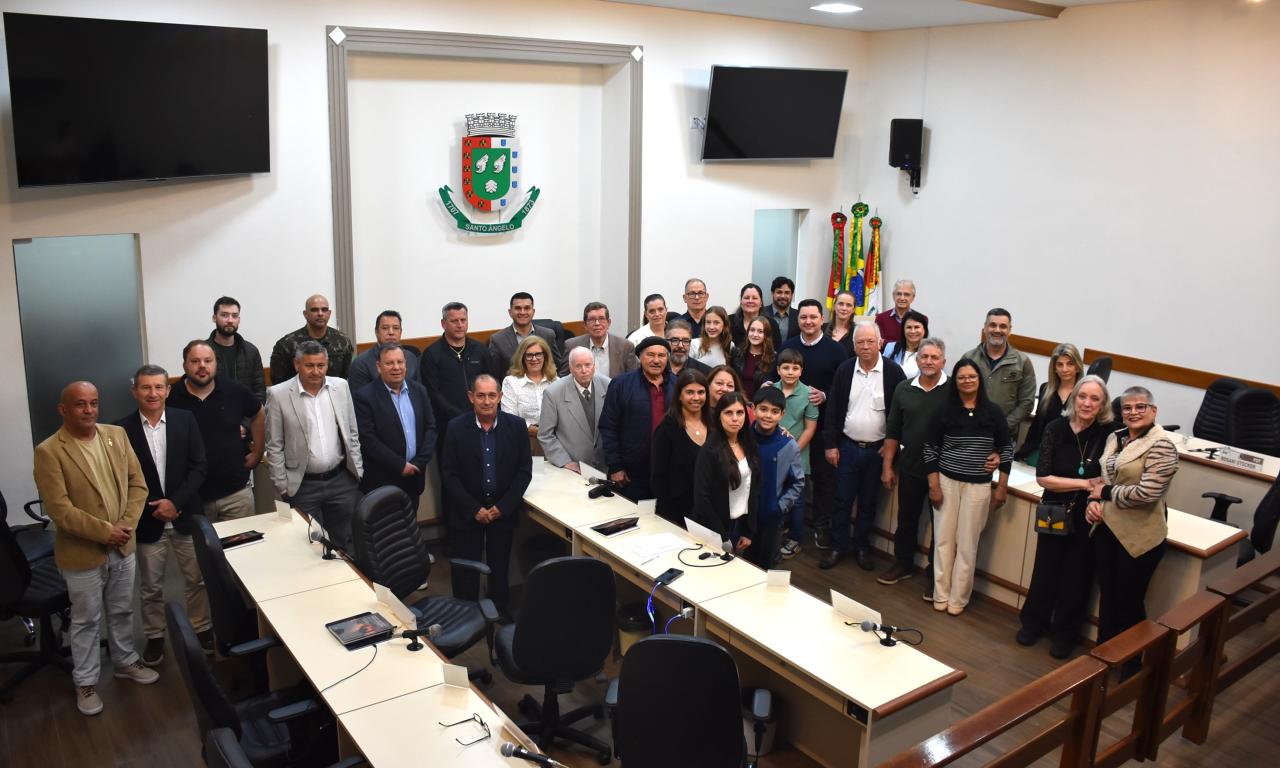 C&acirc;mara de Santo &Acirc;ngelo homenageia m&eacute;dico Mario Schmidt pelos 50 anos de trajet&oacute;ria profissional na medicina do trabalho