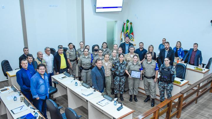 SOLDADO VAL&Eacute;RIA SIQUEIRA &Eacute; HOMENAGEADA NA C&Acirc;MARA DE VEREADORES