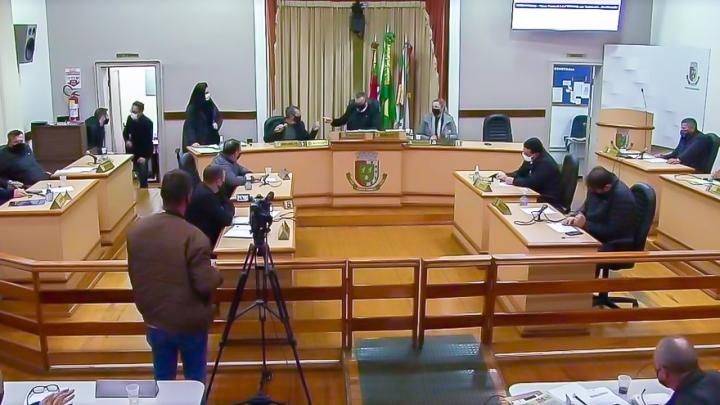 Vereadores aprovam PL que antecipa gratifica&ccedil;&atilde;o natalina de servidores p&uacute;blicos
