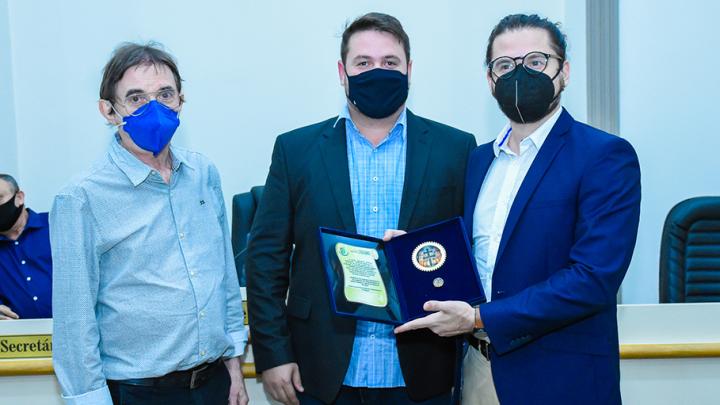CIENTISTA MISSIONEIRO EDUARDO RIGON ZIMMER RECEBEU A ORDEM DA CRUZ MISSIONEIRA