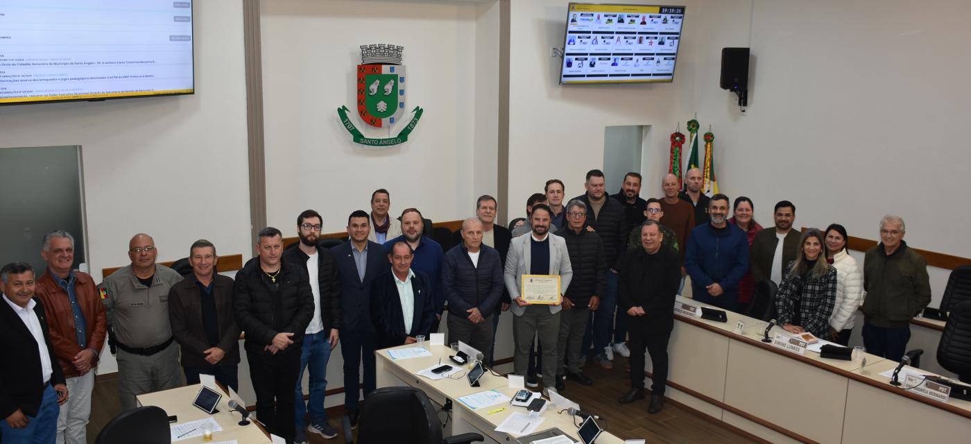 Sess&atilde;o solene da C&acirc;mara de Vereadores homenageia trajet&oacute;ria centen&aacute;ria do Clube 28 de Maio