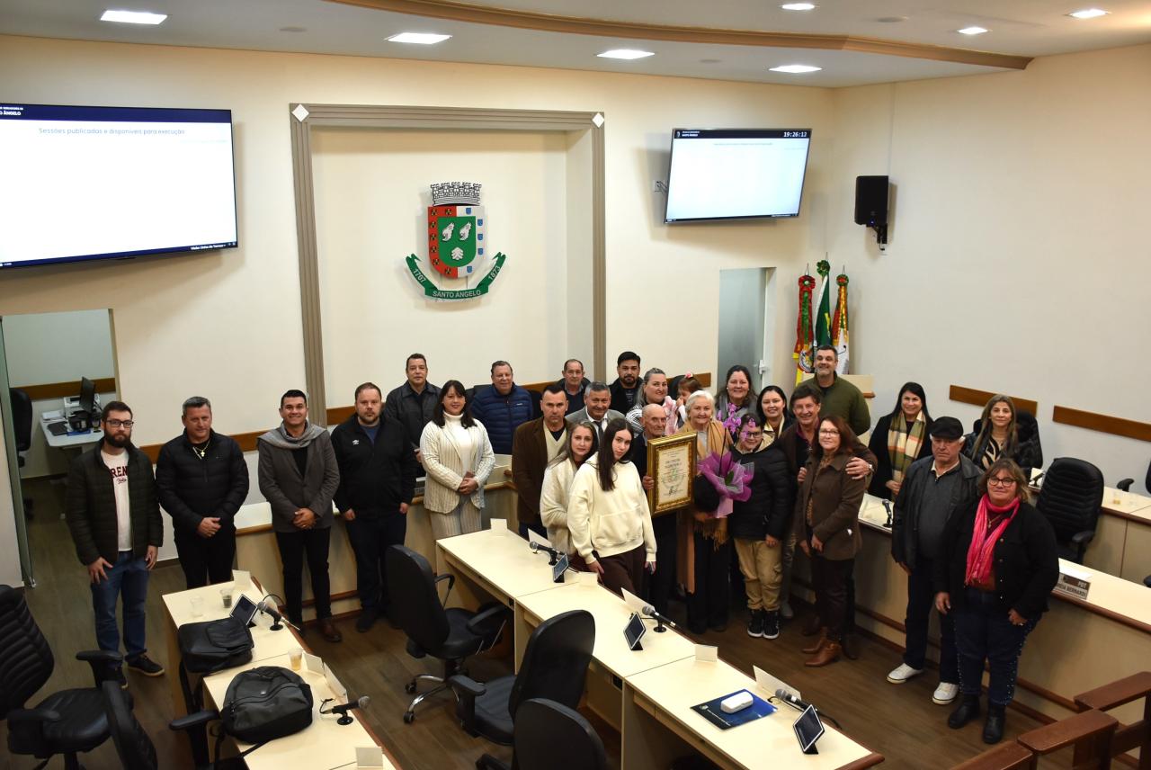 Ceres Terezinha Busnello recebe T&iacute;tulo de Cidad&atilde; Honor&aacute;ria de Santo &Acirc;ngelo