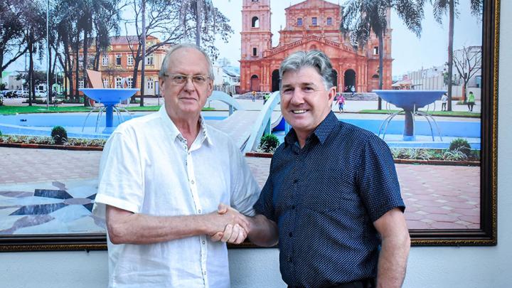 Presidente do Legislativo recebe visita do prefeito em exerc&iacute;cio Bruno Hesse